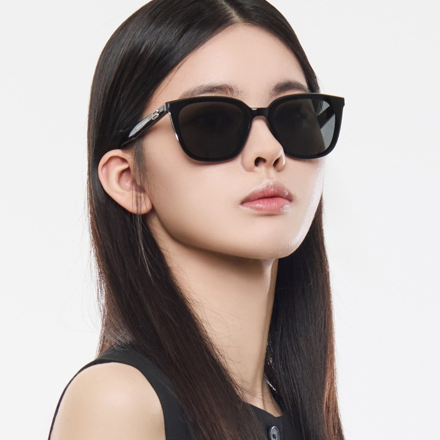 Woman wearing Gentle Monster Pino 01 Square Sunglasses against a light background