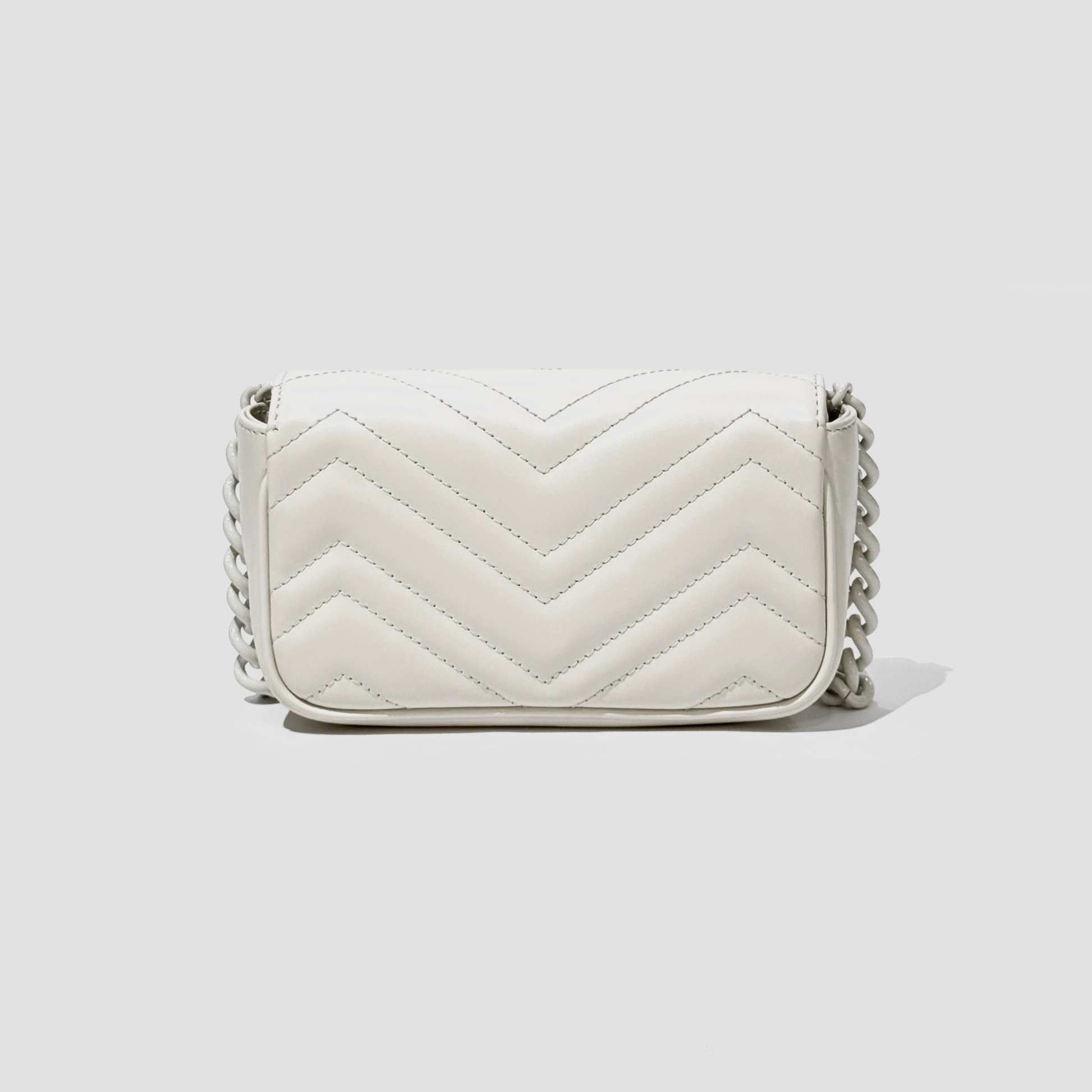 GUCCI MARMONT BELT BAG WHITE 699757 UM8KV 9022 with chain strap on a light gray background