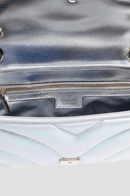 mặt bên trong túi