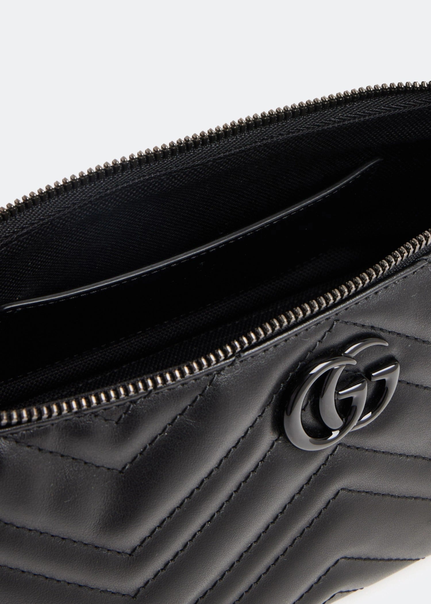 mặt bên trong túi