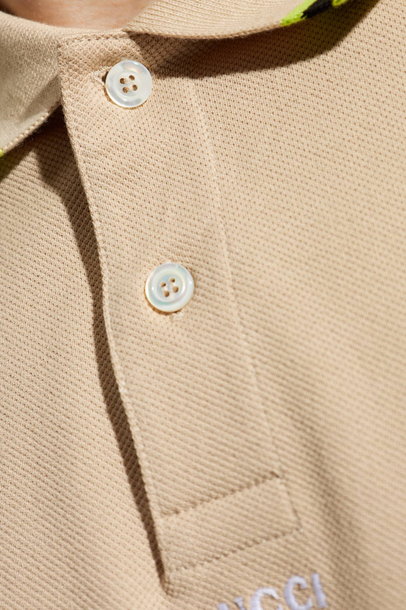 chi tiết cận chất liệu áo