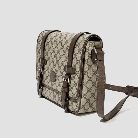 Gucci Medium Messenger Interlocking GG Bag Supreme Beige Ebony 658542 K9GSN 8538 bag with brown accents on a light gray background