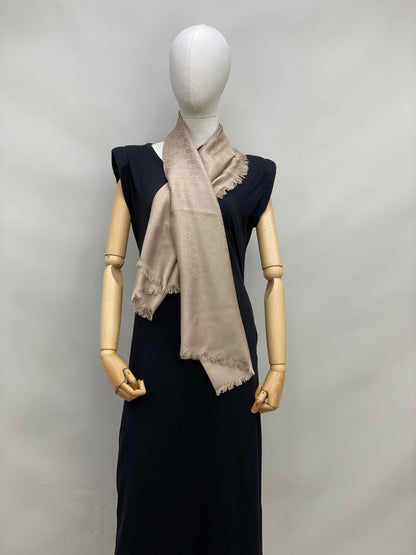 wearing GUCCI MUFFLER BEIGE SILK WOOL SCARF 387563 3G646 9700