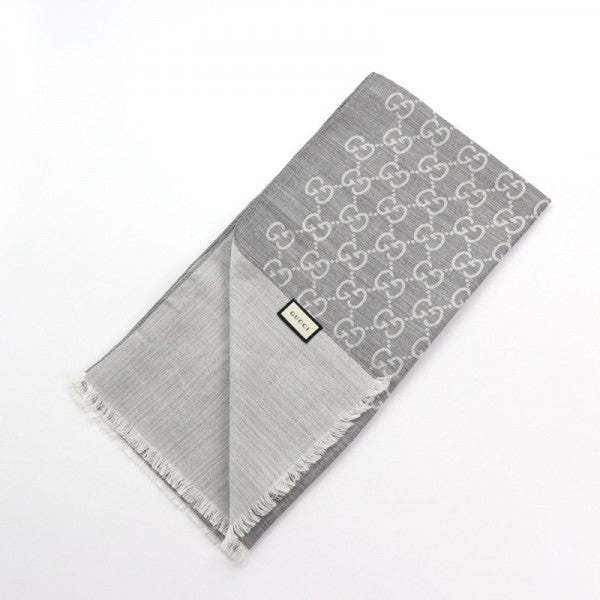 Khăn quàng cổ gucci mufler stole grey scarf hàng hiệu Authentic hiện đang có sẵn tại cửa hàng BlankRoom Việt Nam giá 4.500.000 VNĐ. Code: 165904 3G646 1400