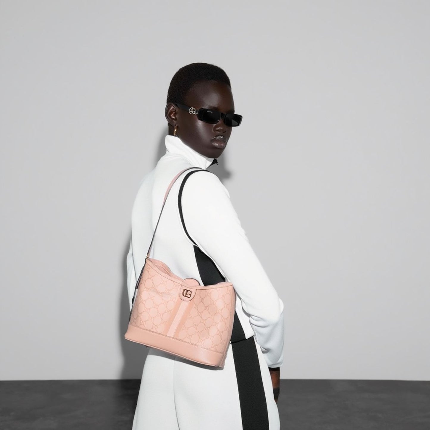 Person holding a Gucci Ophidia Small Bucket Shoulder Bag Dusty Pink 781402-FAD1P-6241 against a plain background