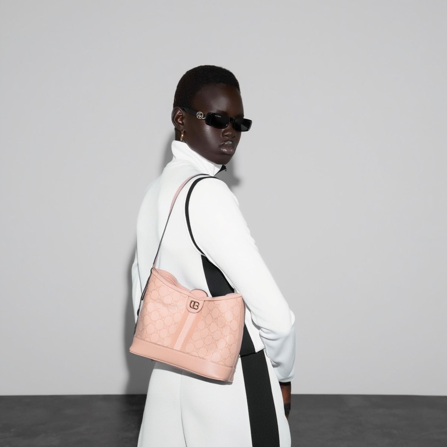 Person holding a Gucci Ophidia Small Bucket Shoulder Bag Dusty Pink 781402-FAD1P-6241 against a plain background