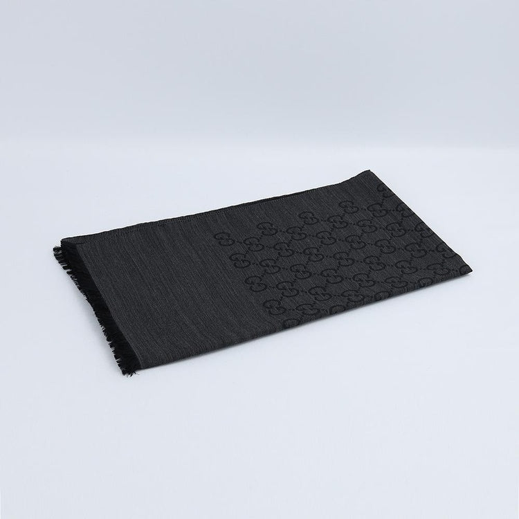 Khăn GUCCI SCARF BLACK AND DARK GREY hàng hiệu chính hãng Authentic có sẵn tại BlankRoom Hà Nội, Việt Nam 165904 3G646 1100. 45x180cm