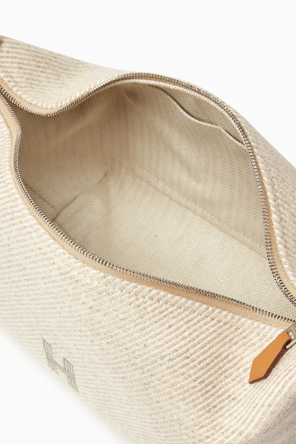 mặt bên trong túi