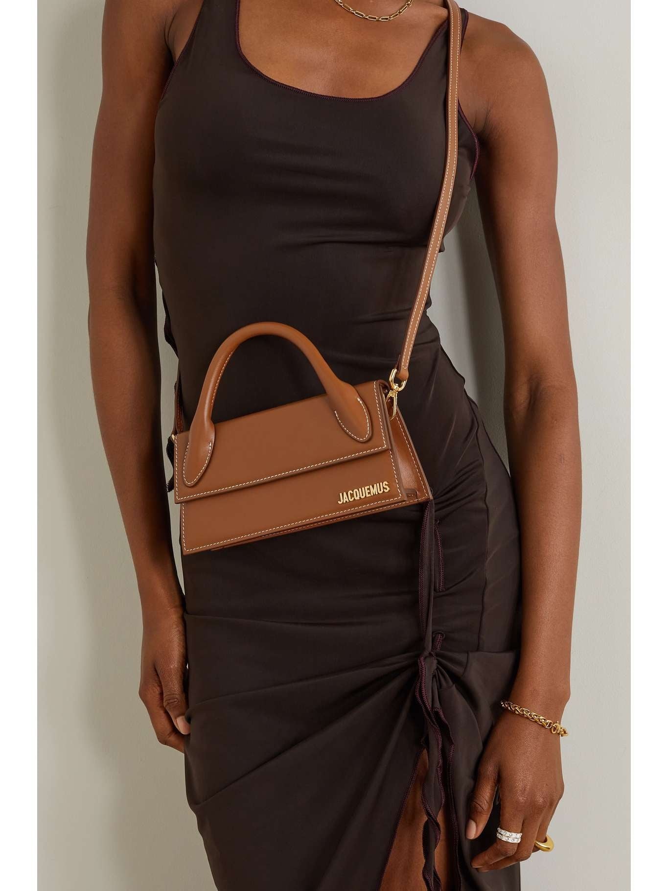 nữ mang túi JACQUEMUS LE CHIQUITO LONG LIGHT BROWN 213BA004-3072-811