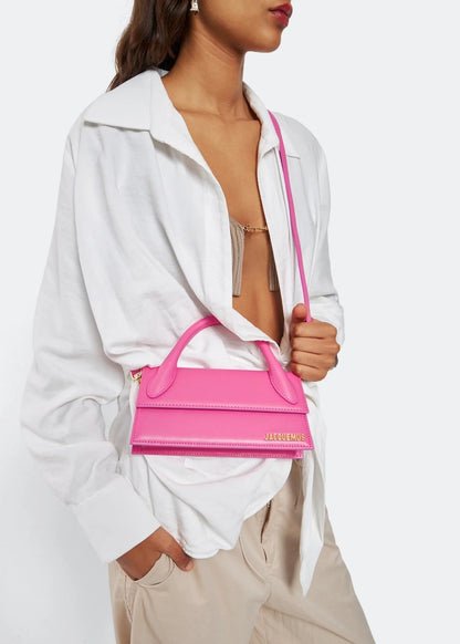 nữ đeo túi JACQUEMUS LE CHIQUITO LONG MAGENTA PINK 213BA004-3060-430