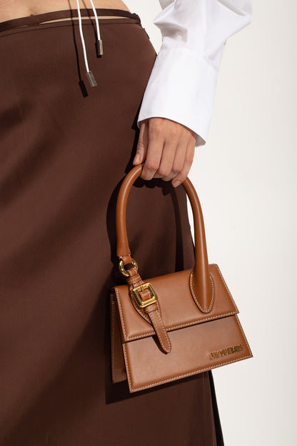 wearing JACQUEMUS LE CHIQUITO MOYEN BOUCLE LIGHT BROWN 233BA327-3072-811