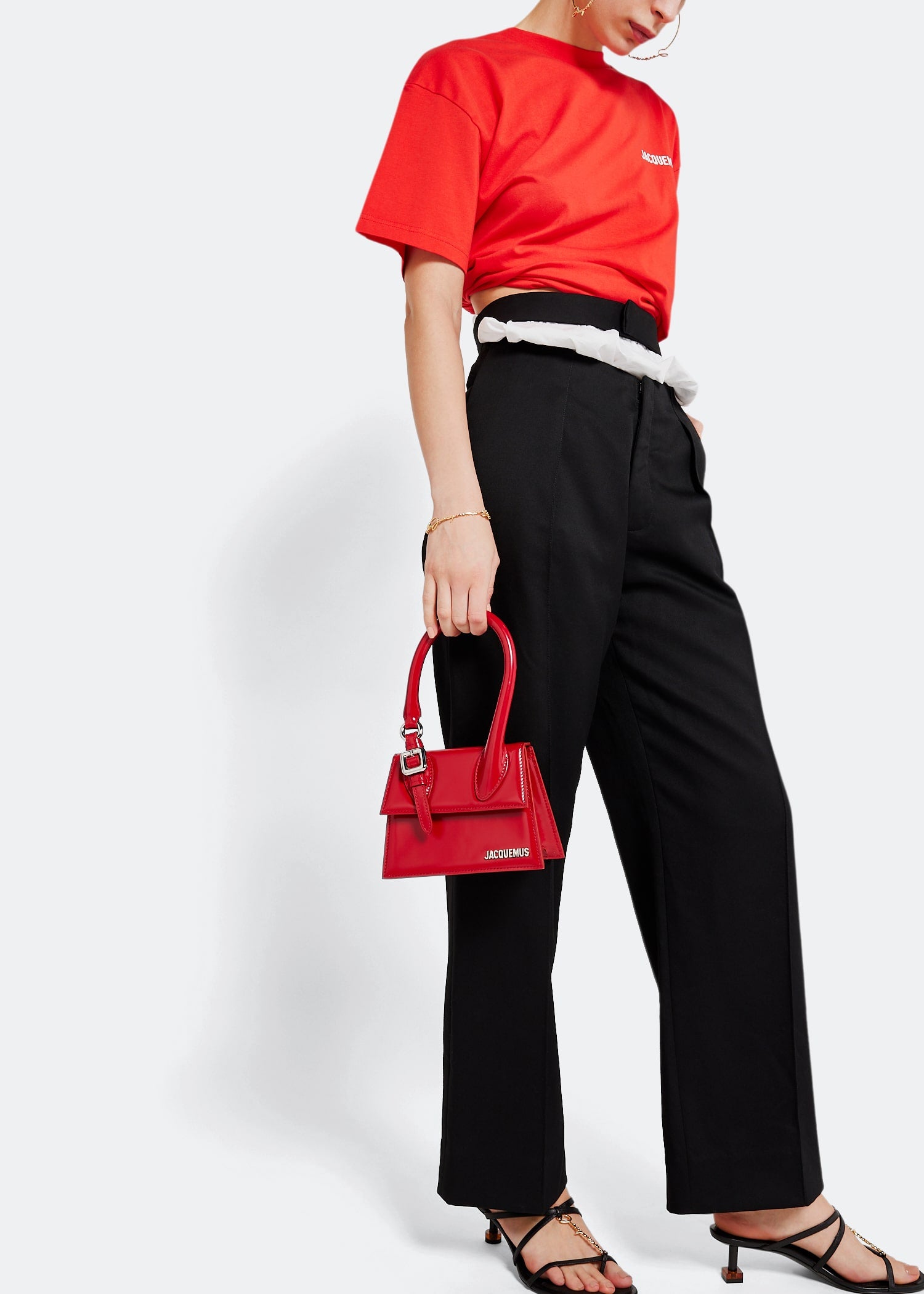 mẫu mang túi JACQUEMUS LE CHIQUITO MOYEN BOUCLE RED 233BA327-3128-470