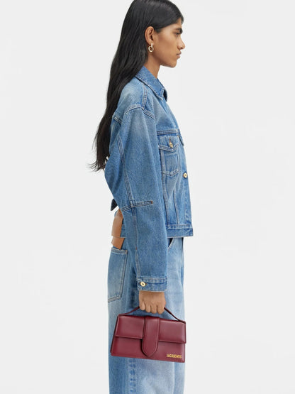 mẫu mang túi JACQUEMUS LE GRAND BAMBINO DARK BURGUNDY 213BA007-3100-495