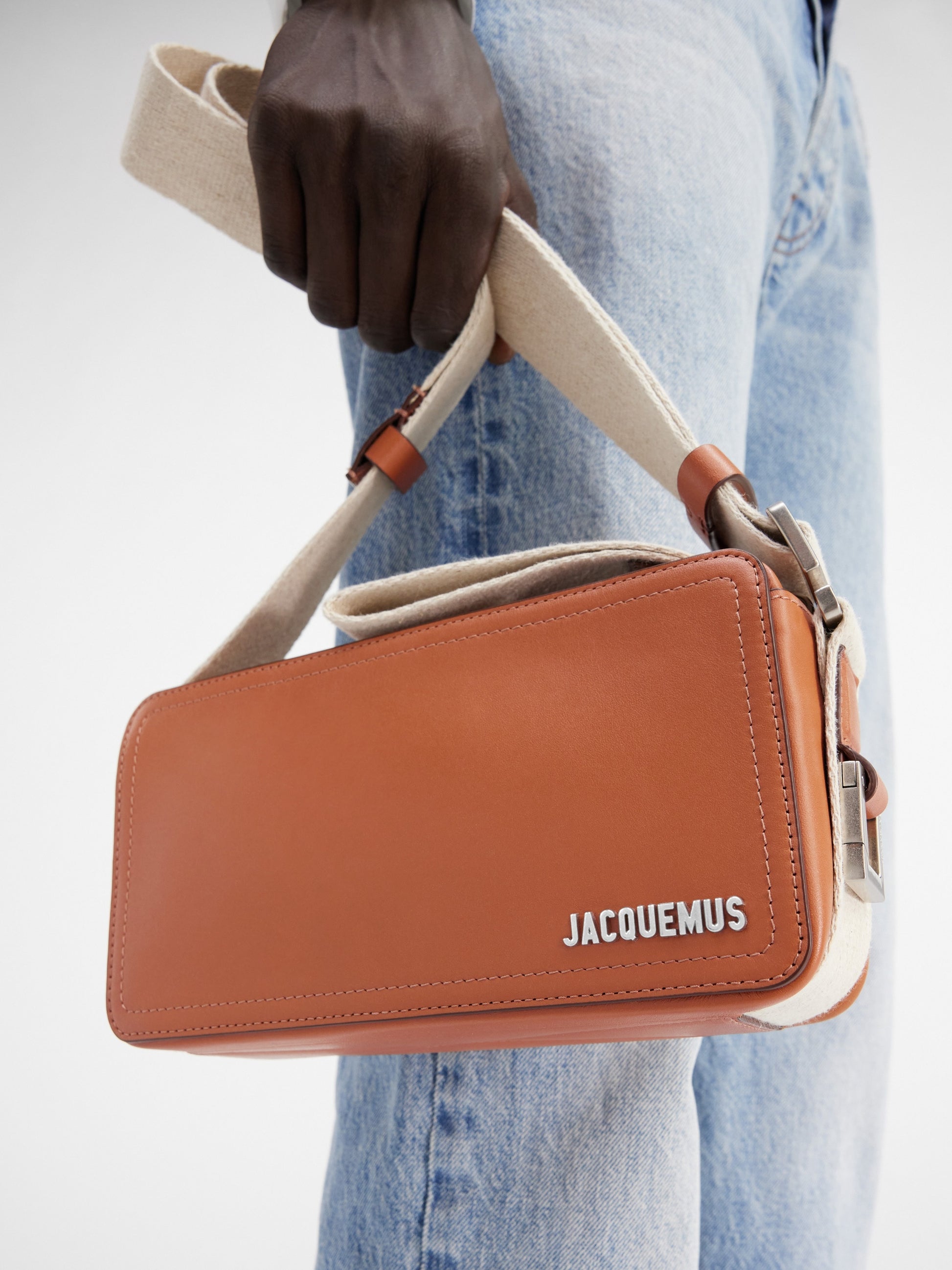 mẫu mang túi Jacquemus The Horizontal Cuerda Light Brown 235BA092-3061-811