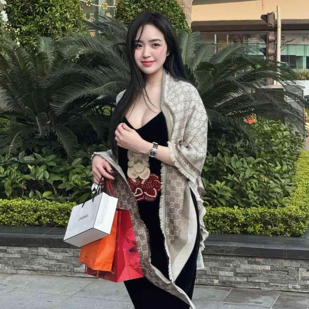 khăn quàng cổ gucci women wool scarf gg jacquard print in brown