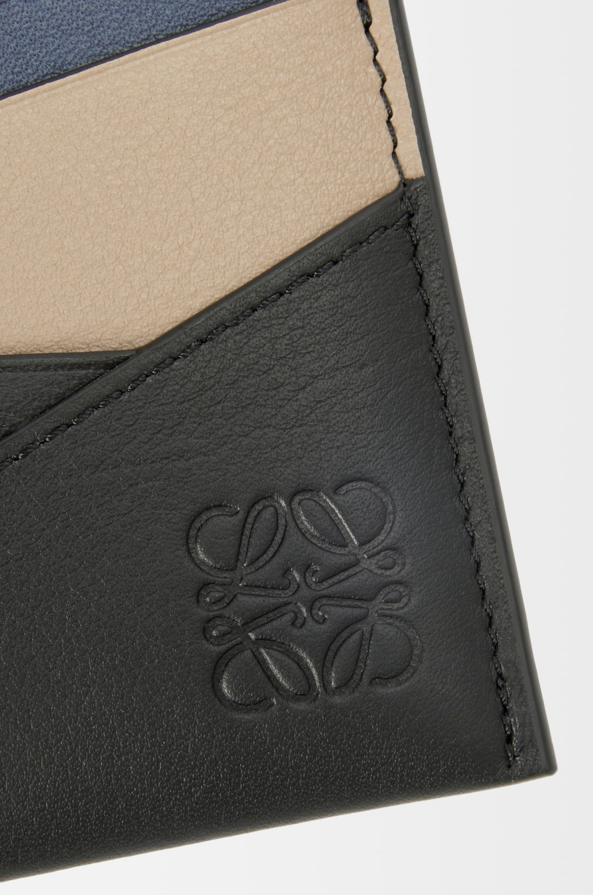 chi tiết cận chất liệu card holder