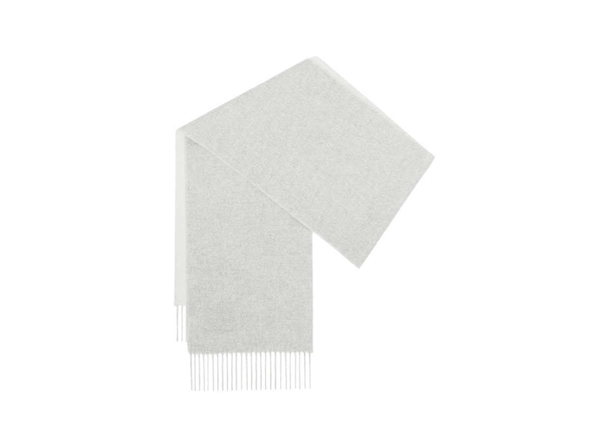 mặt màu xám của khăn