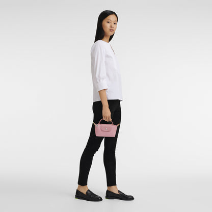 mẫu cầm wearing túi LONGCHAMP LE PLIAGE GREEN POUCH WITH HANDLE PETAL PINK RECYCLED CANVAS 34175919P72