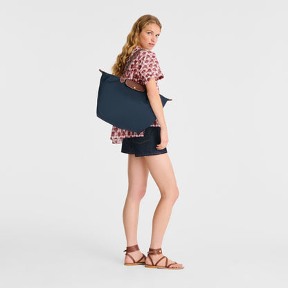 wearing LONGCHAMP LE PLIAGE ORIGINAL L TOTE BAG NAVY L1899089P68