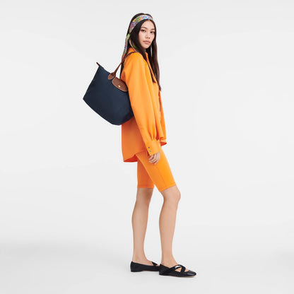 wearing Longchamp Le Pliage Original M Tote Bag Navy L2605089P68