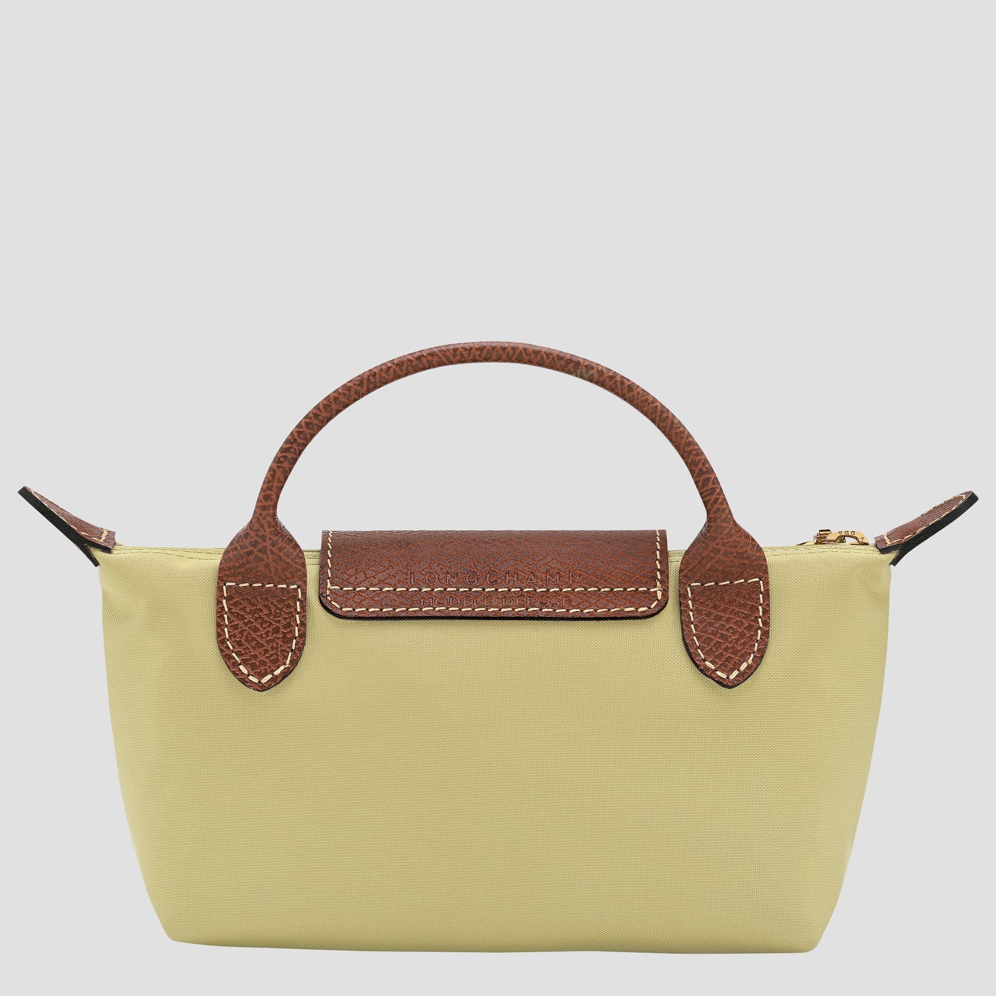 mặt đằng sau lưng túi