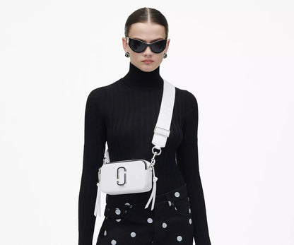mẫu đeo túi MARC JACOBS THE SNAPSHOT DTM WHITE M0014867-100
