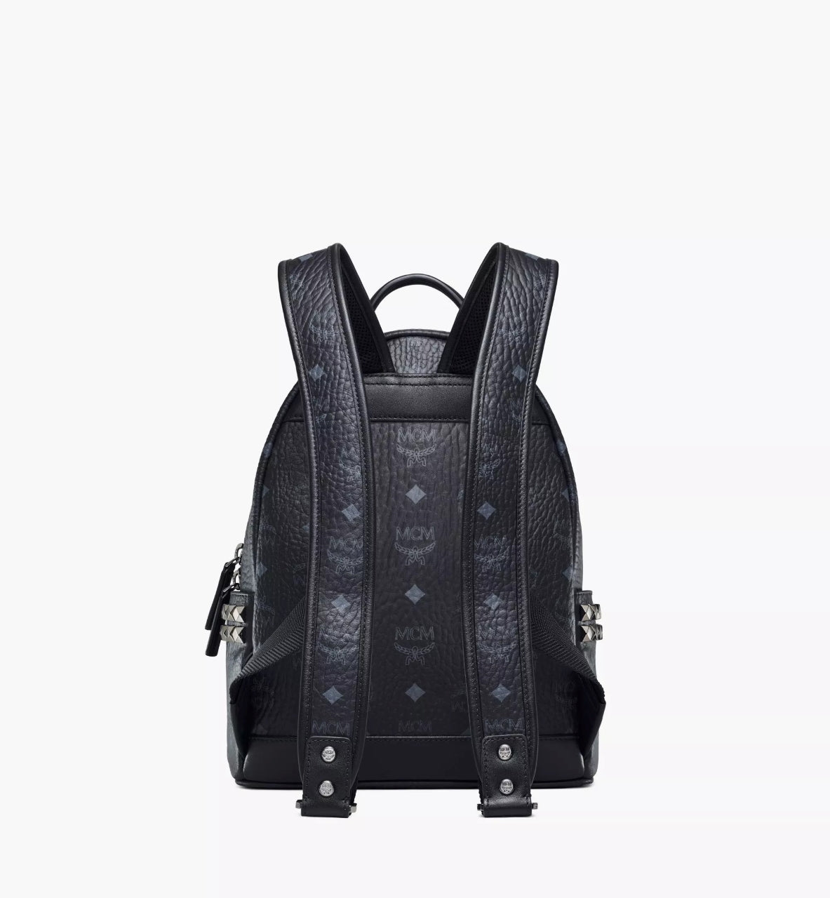 mặt sau balo MCM STARK SIDE STUDS BACKPACK IN BLACK VISETOS MMKAAVE15BK001