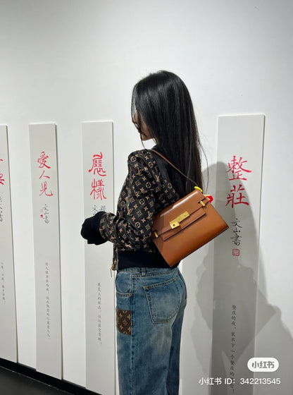 nữ đeo túi MINI MANHATTAN IN BOX SAINT LAURENT BRICK 727766AACQ36362 