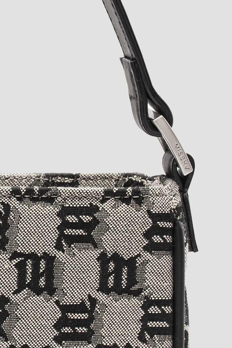 chi tiết túi MISBHV GREY JACQUARD MONOGRAM 90'S BAG MINI 122A400