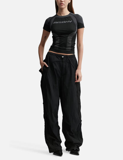 nữ mặc áo Misbhv Women Muted Black Sport T‑Shirt 231W542