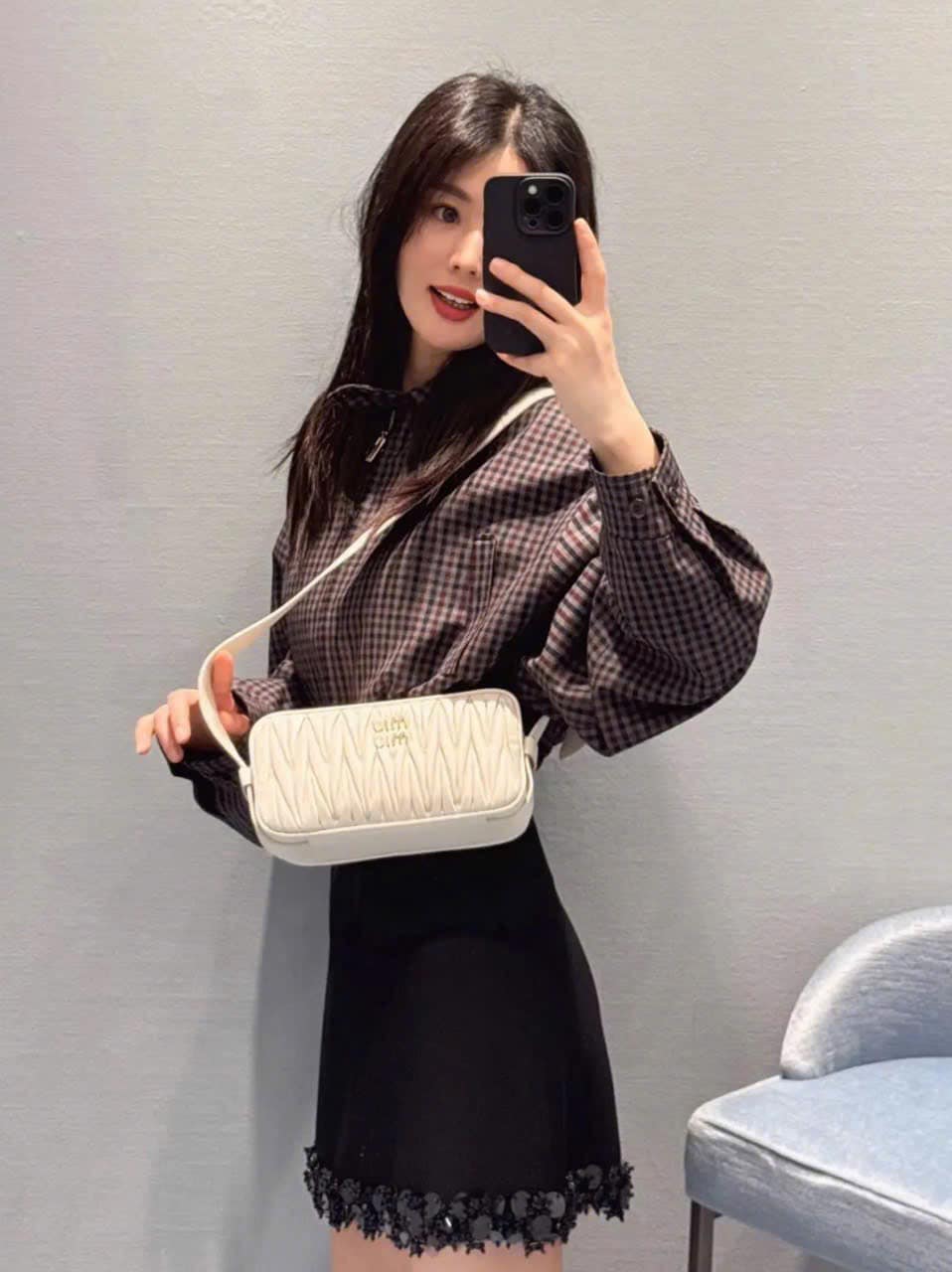 wearing MIU MIU MATELASSÉ BANDOLIERA HANDBAG WHITE 5BH229 N88 F0009