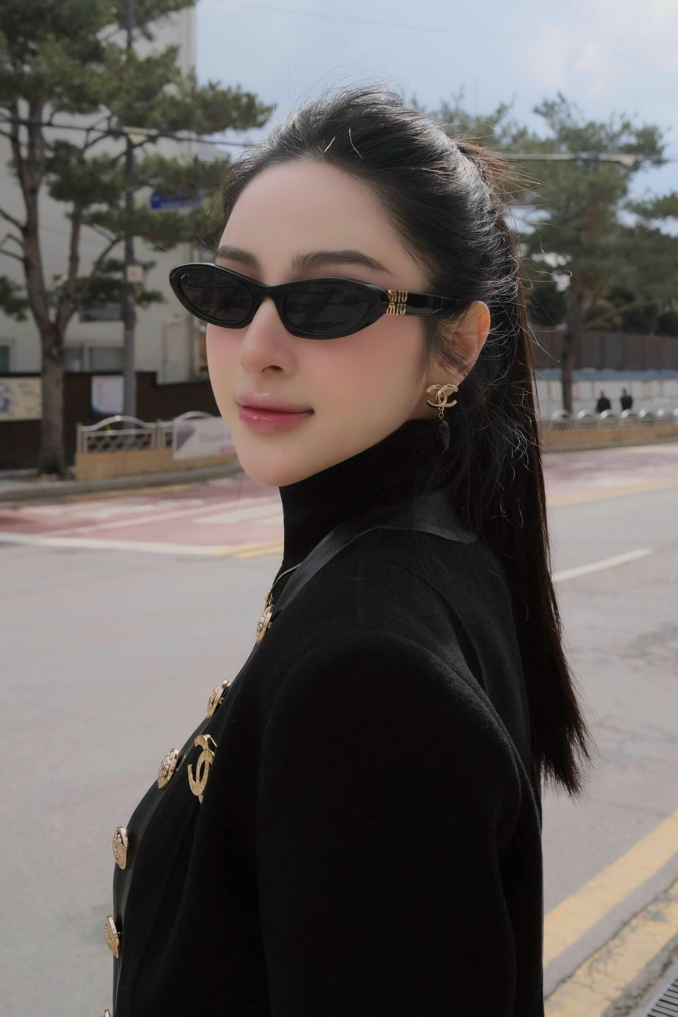 wearing MIU MIU MU 09YS 1AB5S0 GLIMPSE SUNGLASSES SLATE GRAY LENSES