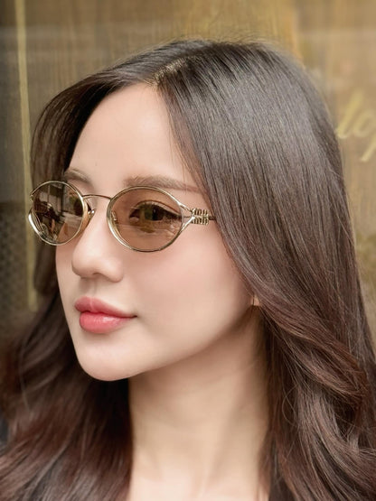 wearing MIU MIU MU52YS 7OE01T LOGO SUNGLASSES LODEN LENSES SMU52Y_E7OE_FE01T_C_054