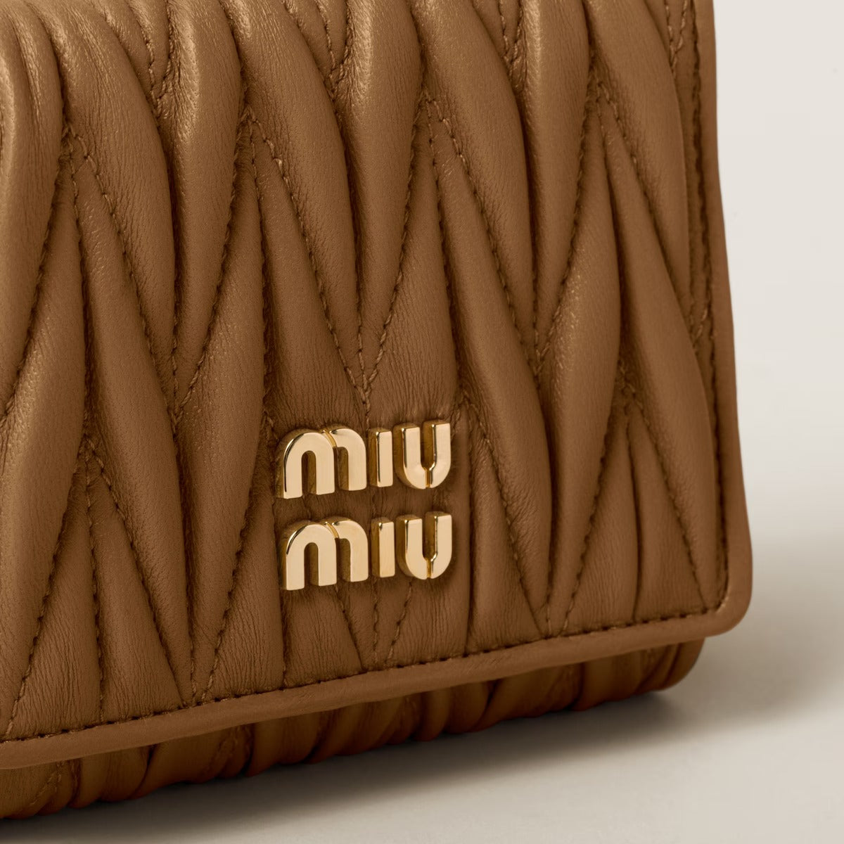 chi tiết ví MIU MIU SMALL MATELASSÉ NAPPA LEATHER WALLET CARAMEL 5MH033_2FPP_F098L