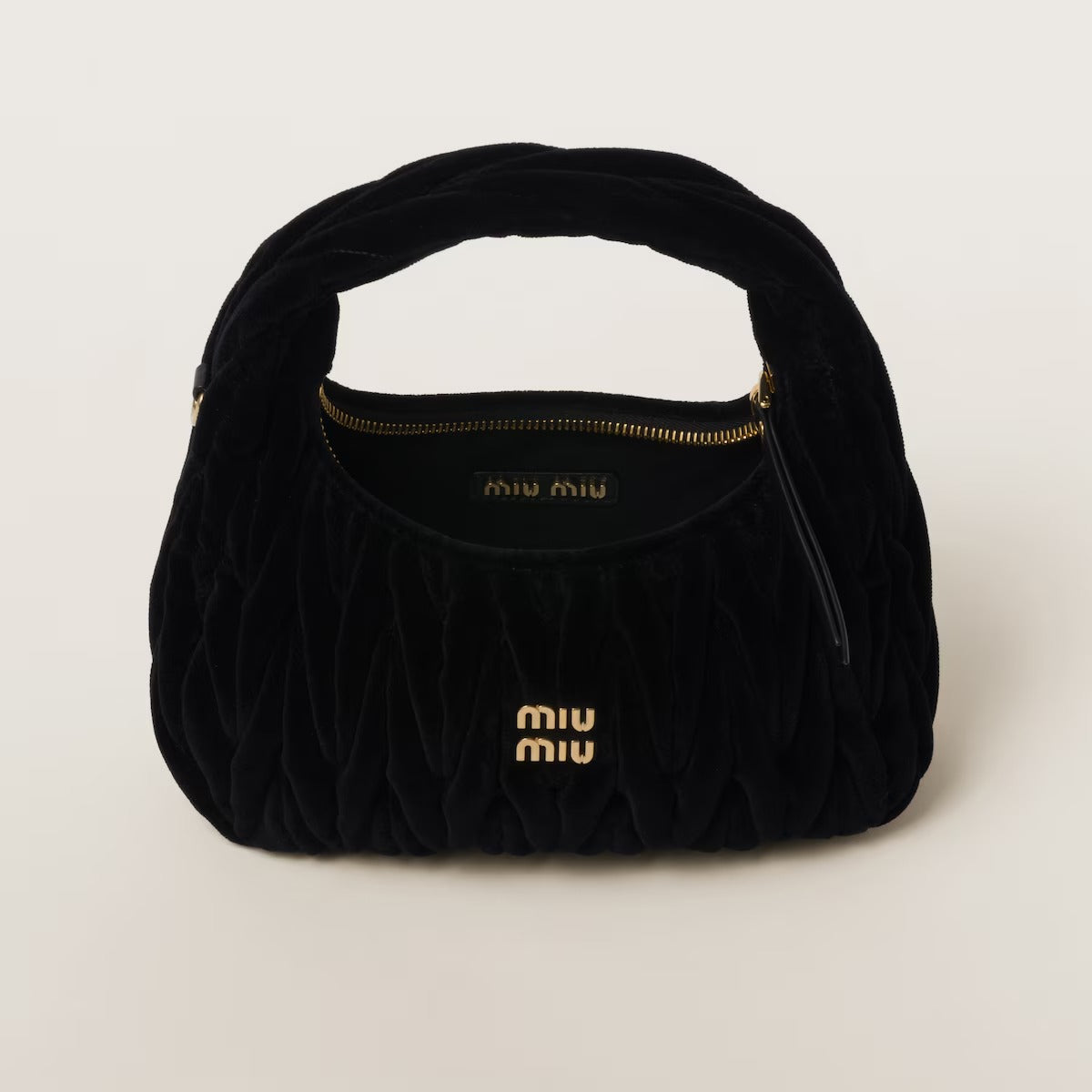 mặt bên trong túi Miu Miu Small Wander Matelassé Velvet Hobo Bag Black 5BC125_2EOM_F0002_V_OOY