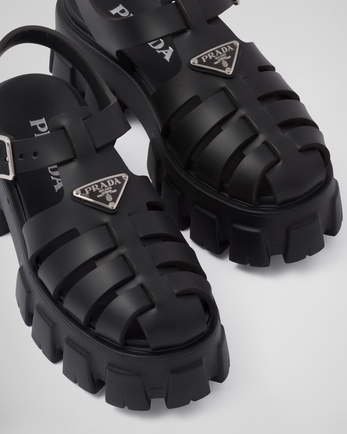 chi tiết giày PRADA MONOLITH FOAM RUBBER SANDALS IN BLACK 1X853M_3LKK_F0002_F_055 authentic tại blankroom việt nam