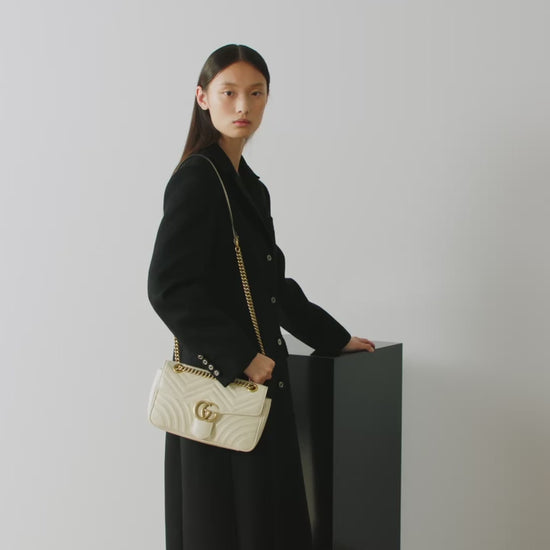 video Gucci GG Marmont Medium Shoulder Bag White 443497 DTDIT 9022