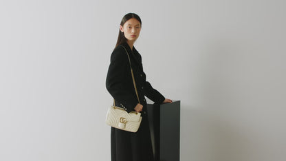 video Gucci GG Marmont Medium Shoulder Bag White 443497 DTDIT 9022