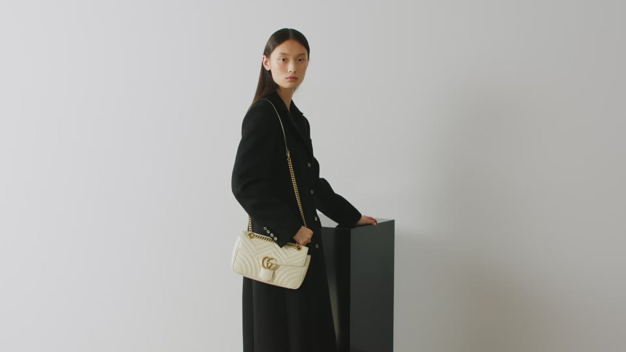 video Gucci GG Marmont Medium Shoulder Bag White 443497 DTDIT 9022
