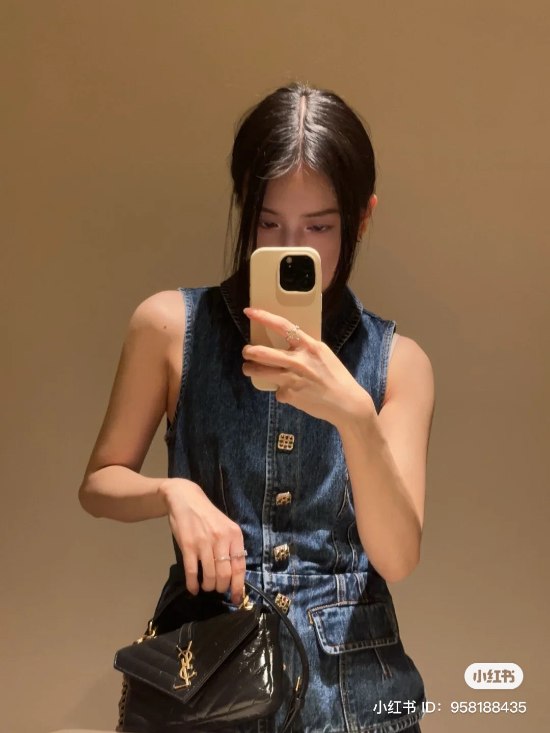 mẫu mang túi SAINT LAURENT COLLEGE MINI CHAIN BAG IN SHINY CRACKLED LEATHER 779430DZH071000 Authentic tại BlankRoom