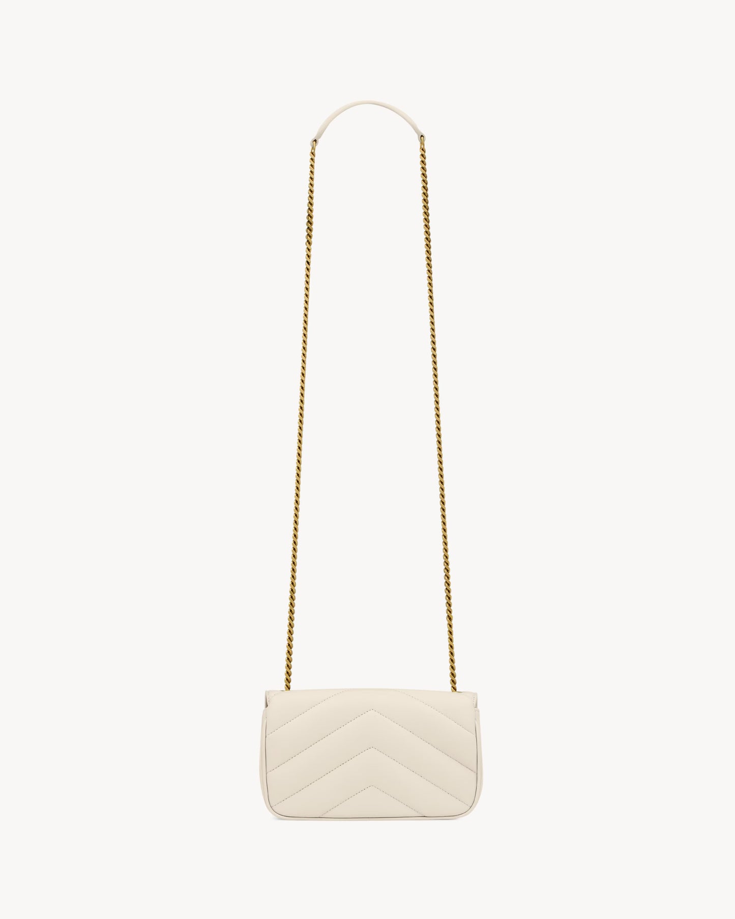 mặt đằng sau lưng túi