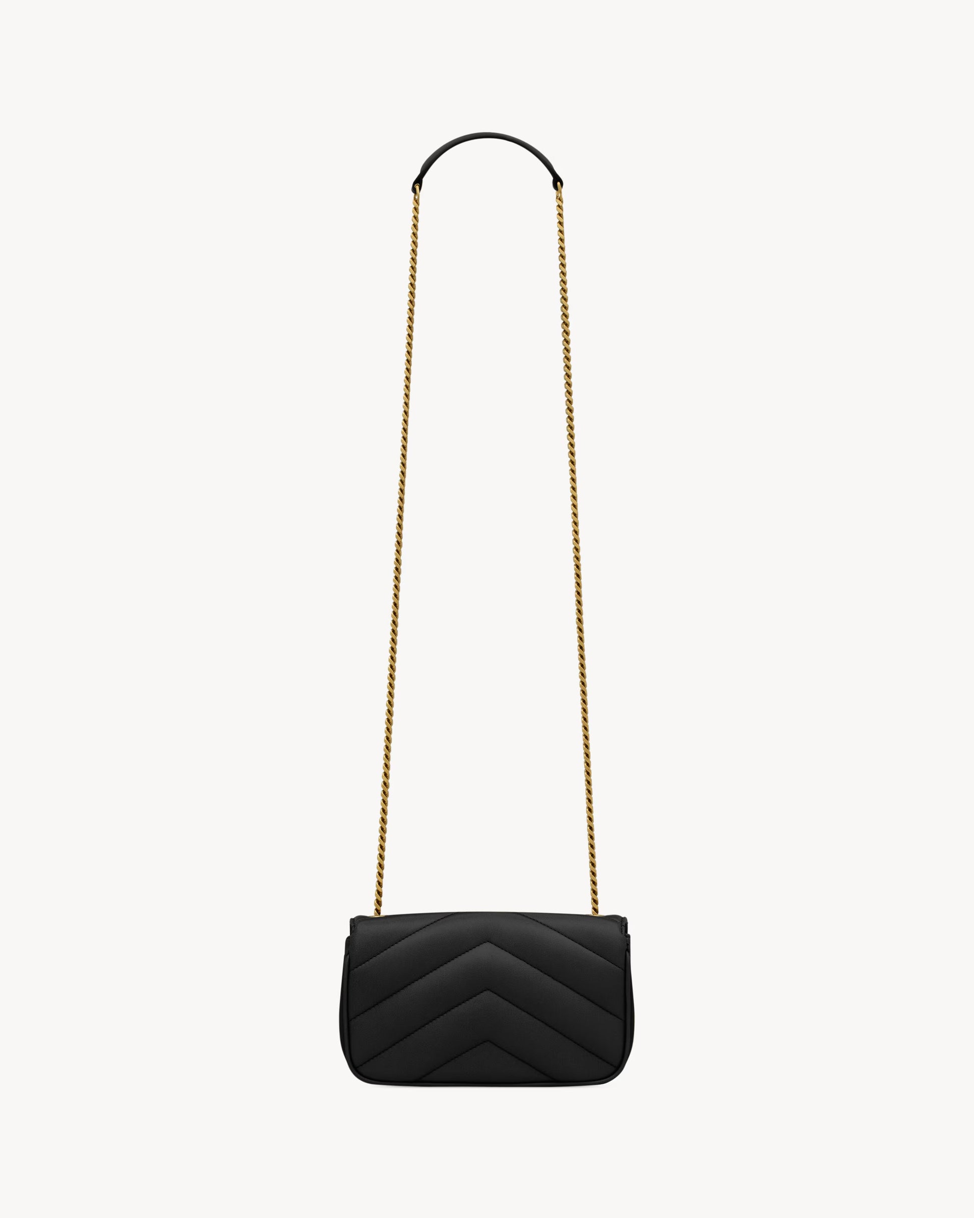 mặt đằng sau lưng túi