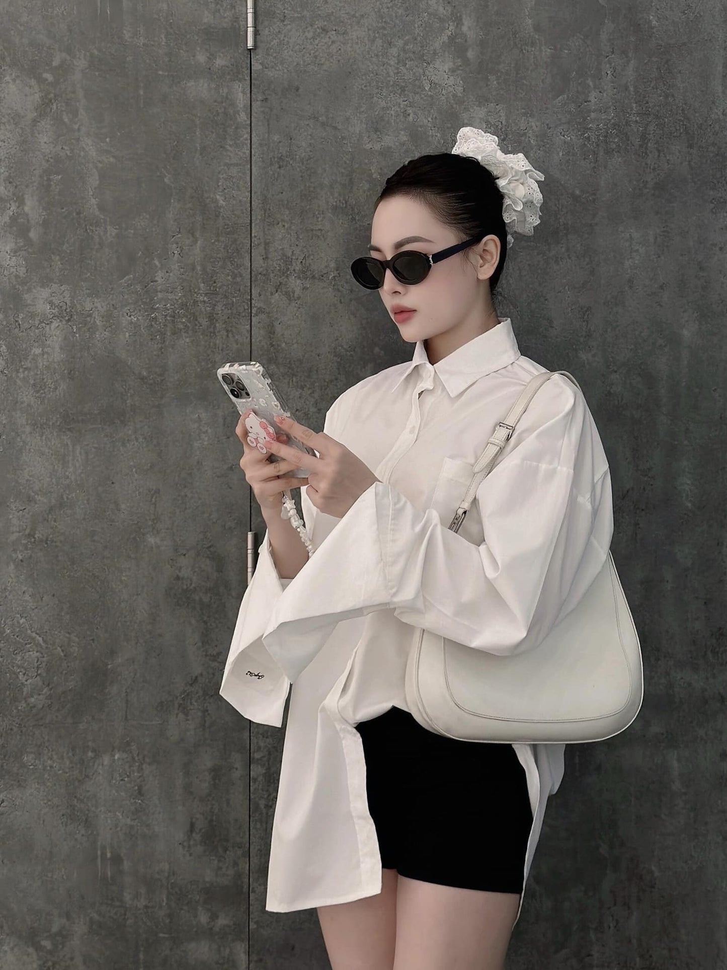 mẫu mang kính SAINT LAURENT SL M136 001 SUNGLASSES 780255Y99561000