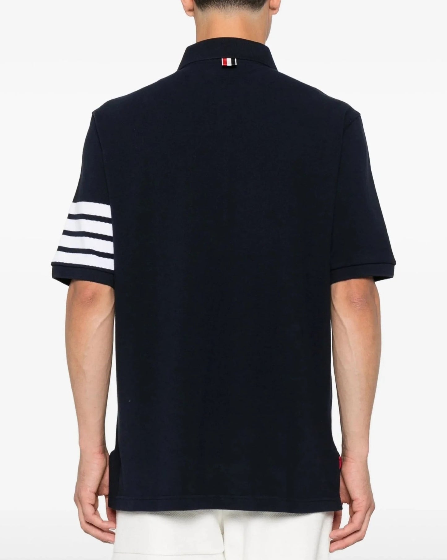 mặt đằng sau lưng áo