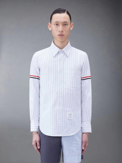 mẫu mặc áo THOM BROWNE MEDIUM GREY STRIPE OXFORD ARMBAND SHIRT MWL301O-F0525-035