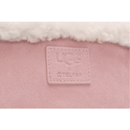 logo túi UGG x TELFAR SMALL SHOPPER PINK