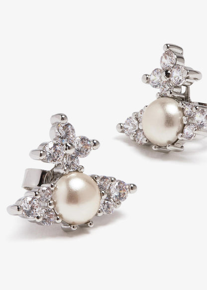 chi tiết cận chất liệu khuyên tai