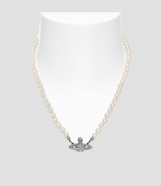 VIVIENNE WESTWOOD MAN. MINI BAS RELIEF PEARL NECKLACE