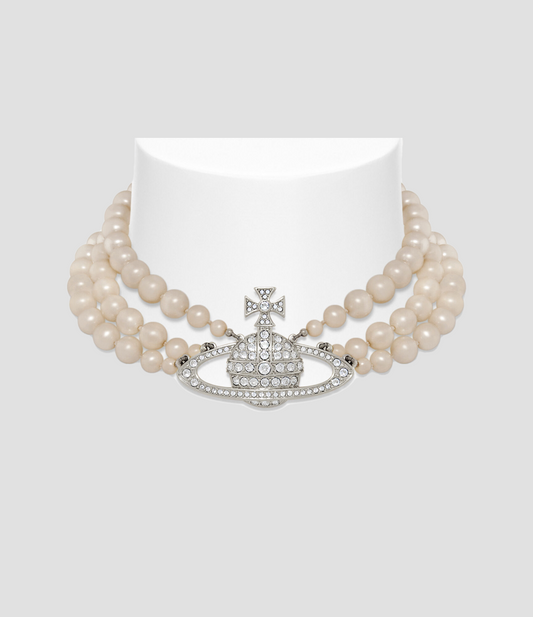 VIVIENNE WESTWOOD THREE ROW PEARL BAS RELIEF CHOKER PLATINUM 63030007-02p127-cn