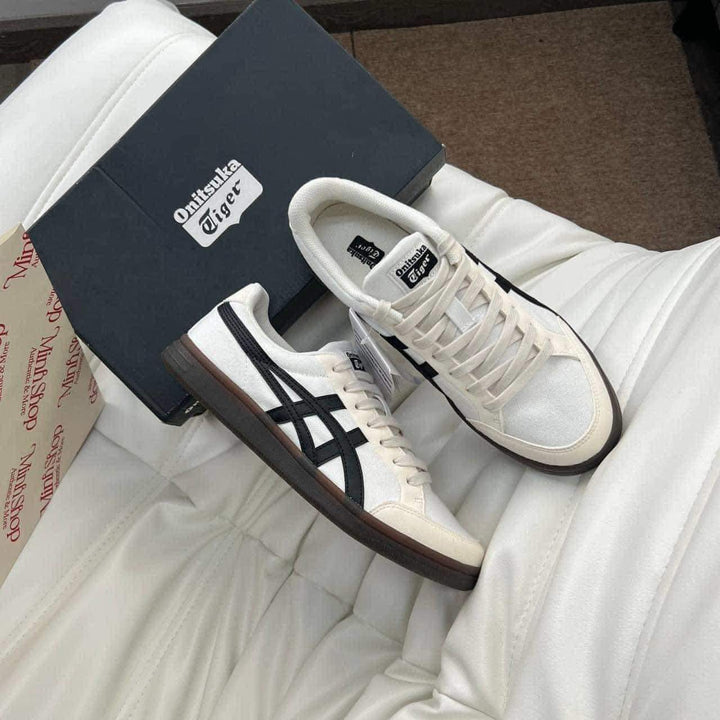 ONITSUKA TIGER – Blank Room
